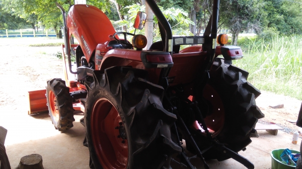 ขายรถไถคูโบต้าL4708 มีใบมีดผาลพรวนโรตารี่ตราช้างพร้อมใช้งานครับ