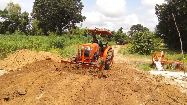 ขายรถไถคูโบต้าL4708 มีใบมีดผาลพรวนโรตารี่ตราช้างพร้อมใช้งานครับ