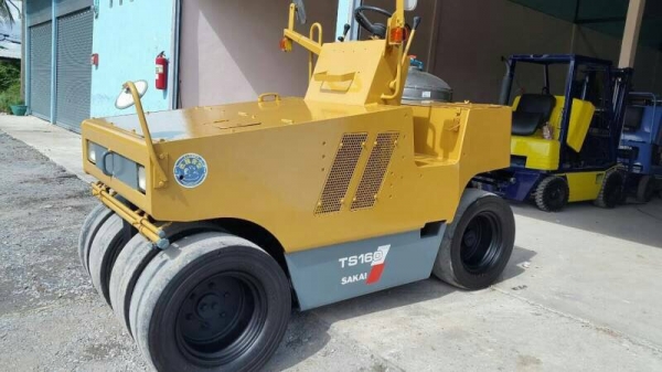 ขายครับ รถบด Sakai ts160 รุ่นใหม่ มีสเปรย์น้ำหน้า หลัง รถสวยมาก เก่าญี่ปุ่นแท้ๆ