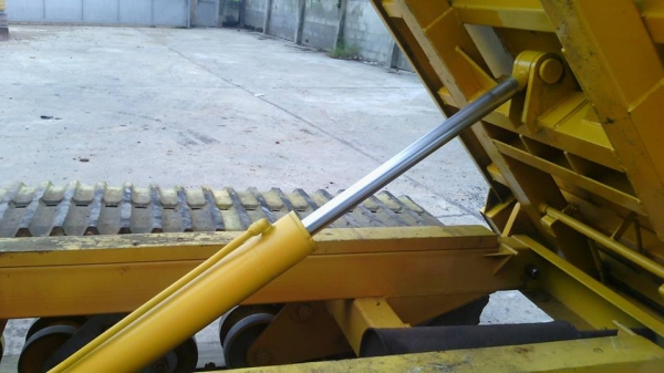 ขายรถดั้มตีนตะขาบ morooka mst 600 ขายรถดั้มตีนตะขาบ morooka mst 600