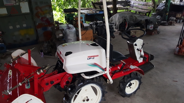 รถพรวนดิน นั่งขับ ขนาดเล็ก ขับ4 ล้อ 4 WD รถพรวนดิน นั่งขับ ขนาดเล็ก ขับ4 ล้อ 4 WD