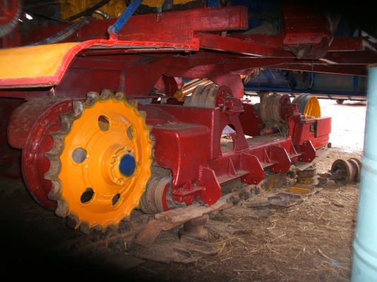 ขายรถเกียวข้าวไทยเส็งยนต์ รุ่นมดตะนอย อุ้ม 2.5 ตัน ตัวเดิน 12 HT นอก ปั้มไดกิ้นส์เบอร์ 23 เครื่องยนต์นิสสัน 230 แรงม้า