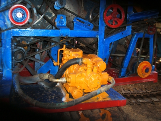 ขายรถเกียวข้าวไทยเส็งยนต์ รุ่นมดตะนอย อุ้ม 2.5 ตัน ตัวเดิน 12 HT นอก ปั้มไดกิ้นส์เบอร์ 23 เครื่องยนต์นิสสัน 230 แรงม้า