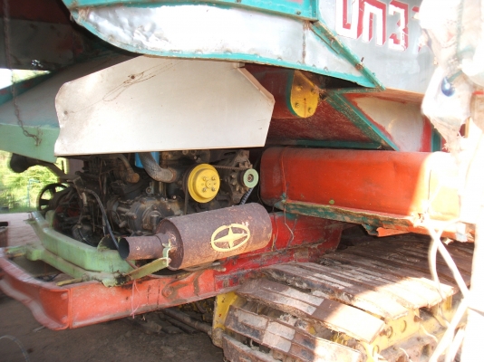 ขายรถเกี่ยวข้าวศักดิ์พัฒนาการเกษตร รุ่นบิ๊ก37 ตัวเดินโม่ปูน เครื่องยนต์ 6 BG ปั้มไดกิ๊นส์เบอร์ 22