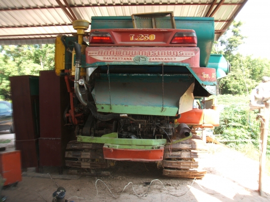 ขายรถเกี่ยวข้าวศักดิ์พัฒนาการเกษตร รุ่นบิ๊ก37 ตัวเดินโม่ปูน เครื่องยนต์ 6 BG ปั้มไดกิ๊นส์เบอร์ 22