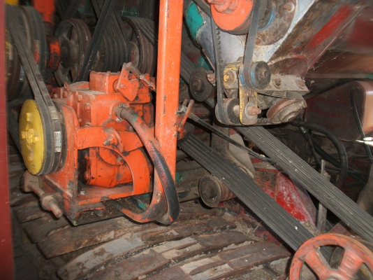 ขายรถเกี่ยวข้าวศักดิ์พัฒนาการเกษตร รุ่นบิ๊ก37 ตัวเดินโม่ปูน เครื่องยนต์ 6 BG ปั้มไดกิ๊นส์เบอร์ 22