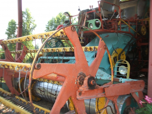 ขายรถเกี่ยวข้าวศักดิ์พัฒนาการเกษตร รุ่นบิ๊ก37 ตัวเดินโม่ปูน เครื่องยนต์ 6 BG ปั้มไดกิ๊นส์เบอร์ 22