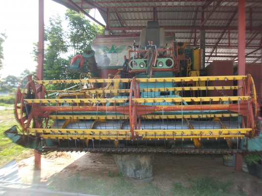 ขายรถเกี่ยวข้าวศักดิ์พัฒนาการเกษตร รุ่นบิ๊ก37 ตัวเดินโม่ปูน เครื่องยนต์ 6 BG ปั้มไดกิ๊นส์เบอร์ 22