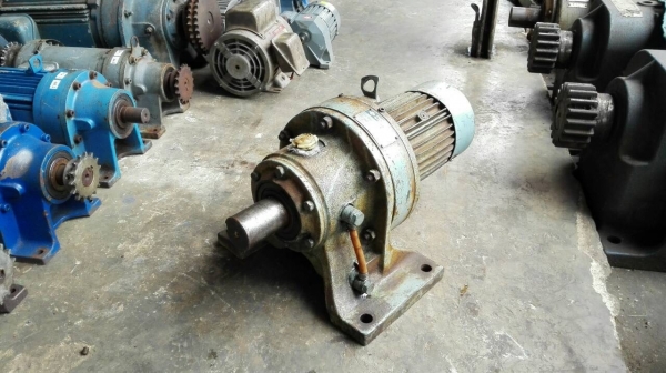 Sale>> มอเตอร์เกียร์ Sumitomo Cyclo Drive 1 HP. 380V. อัตราทด 1:87 เพลาใหญ่ 500 mm. 089-2499-123 นครปฐม