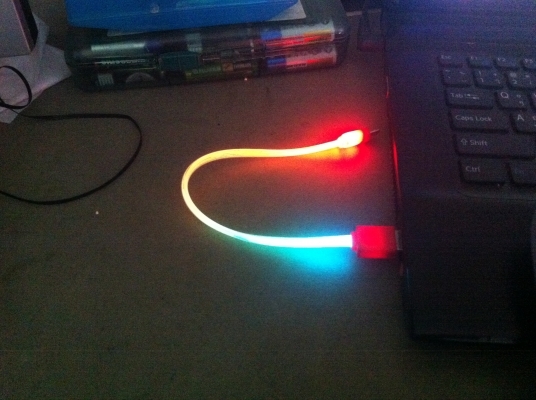 สายลิ้งค์และ ชาร์จได้ของ ASCH มีไฟแสงสีต่างๆสวยๆตามสาย