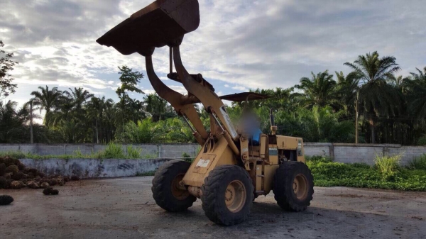 ขายรถตักล้อยาง KOMATSU 510 กรองคู่ พร้อมใช้งาน สนใจโทร 081-970-1072