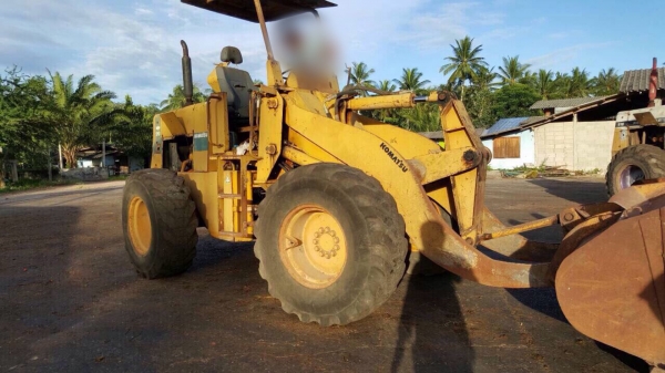 ขายรถตักล้อยาง KOMATSU 510 กรองคู่ พร้อมใช้งาน สนใจโทร 081-970-1072 ขายรถตักล้อยาง KOMATSU 510 กรองคู่ พร้อมใช้งาน สนใจโทร 081-970-1072
