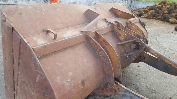 ขายรถตักล้อยาง KOMATSU 510 กรองคู่ พร้อมใช้งาน สนใจโทร 081-970-1072