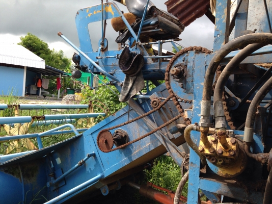 ขายรถเกี่ยวกระสอบ ตู้เลส****ขายรถเกี่ยวกระสอบตู้เลส**** - เครื่อง Isuzu 6HE1 / 195 แรงม้า - ปั้ม ไดกิ้น เบอร์ 22 - ช่างล่าง 10 โรลเลอร์ 8 ลูก - คอคายได้ - เฟรมสวย ไม่ร้าว ขายรถเกี่ยวกระสอบ ตู้เลส****ขายรถเกี่ยวกระสอบตู้เลส**** - เครื่อง Isuzu 6HE1 / 195 แรงม้า - ปั้ม ไดกิ้น เบอร์ 22 - ช่างล่าง 10 โรลเลอร์ 8 ลูก - คอคายได้ - เฟรมสวย ไม่ร้าว