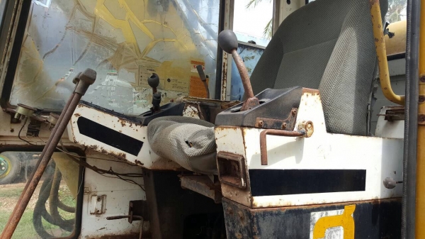 ขายแบคโฮ KOMATSU PC200-3 คอนโทรลสั้น เอกสารเล่มทะเบียนครบ เครื่อง 6D14 เทอร์โบ รถใช้งานได้ปกติ ราคาคุยกันได้ครับ