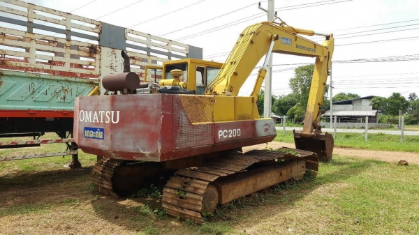ขายแบคโฮ KOMATSU PC200-3 คอนโทรลสั้น เอกสารเล่มทะเบียนครบ เครื่อง 6D14 เทอร์โบ รถใช้งานได้ปกติ ราคาคุยกันได้ครับ