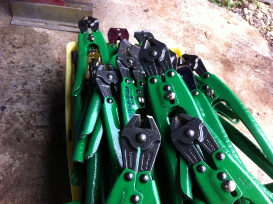 คีมตัด PEAKS จากญี่ปุ่น มีจุดหมุนช่วยผ่อนแรงการตัดตัดลวดโต 3มม.ได้สบายๆ