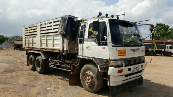 ขาย 10 ล้อดั้ม HINO FM1M มีระบบลำโพงลากพ่วง เครื่องเดิม EM100 220 แรงม้า เกียร์เดิม สโลว์เดิม คัสซีสวยตลอดเส้น ยางเต็ม แอร์เย็น ทะเบียนพร้อมโอน