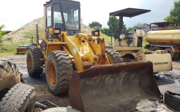 ขายรถตัก KOMATSU WA180 สภาพพร้อมใช้งาน เอกสารเล่มทะเบียนครบ เครื่องดี ปั้มดี ยางเต็มทุกเส้น