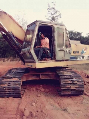 ขายรถขุด คาโต้ KATO PC200 เครื่อง มิตซู6D14เทอร์โบว์ ช่วงล่างดี ช่วงล่างดี ปั๊มดีทำงานทุกวัน พร้อมลงลุยงาน