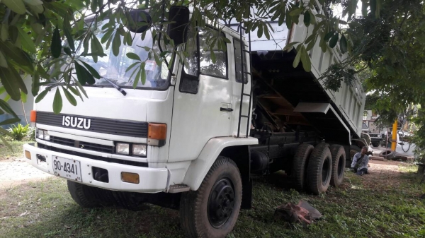 สิบล้อ อีซูซุ ร็อค วางเครือง P1- 280 สโลส 2เพา สภาพดีสวยพร้อมใช้ ทะเบียนพร้อมโอน ราคา 685,000บ