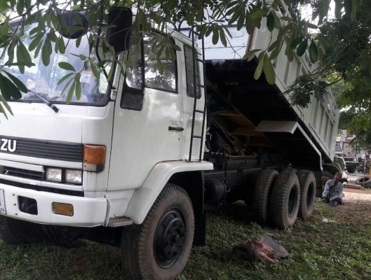 สิบล้อ อีซูซุ ร็อค วางเครือง P1- 280 สโลส 2เพา สภาพดีสวยพร้อมใช้ ทะเบียนพร้อมโอน ราคา 685,000บ