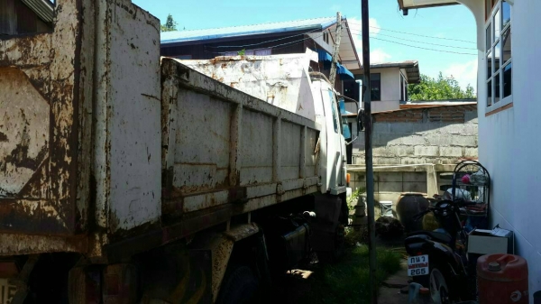 หกล้อ อีซูซุ FRR-195 ดั้ม5 คิว สภาพดีพร้อมใช้ ทะเบียนพร้อมโอน หกล้อ อีซูซุ FRR-195 ดั้ม5 คิว สภาพดีพร้อมใช้ ทะเบียนพร้อมโอน