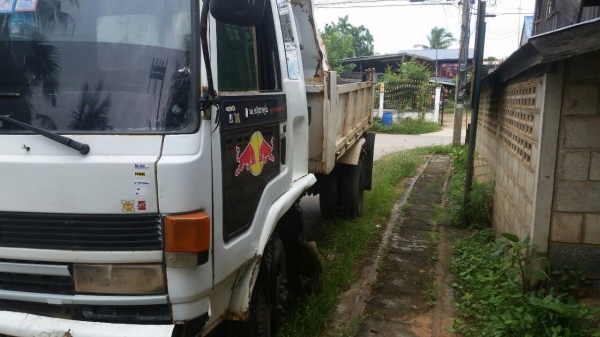 หกล้อ อีซูซุ FRR-195 ดั้ม5 คิว สภาพดีพร้อมใช้ ทะเบียนพร้อมโอน หกล้อ อีซูซุ FRR-195 ดั้ม5 คิว สภาพดีพร้อมใช้ ทะเบียนพร้อมโอน