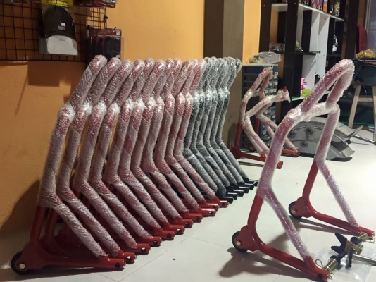 ขาย สแตนยกรถมอไซค์บิ๊กไบค์ขนาดทนทานงานเกรส A มี2สีไห้เลือกคับ ขาย สแตนยกรถมอไซค์บิ๊กไบค์ขนาดทนทานงานเกรส A มี2สีไห้เลือกคับ