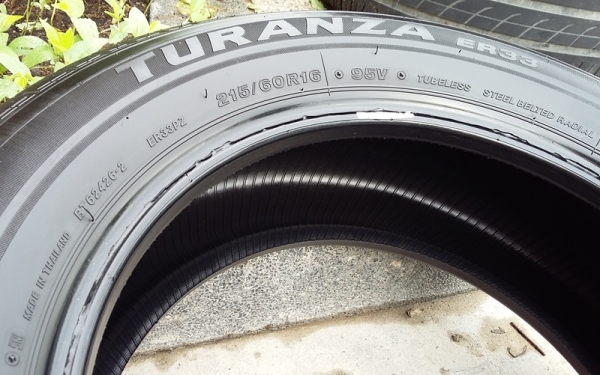 ยาง,215-60-16 Bridgestone ER33 ปี14สวยๆไม่ปะ ชุด 4,500 ยาง,215-60-16 Bridgestone ER33 ปี14สวยๆไม่ปะ ชุด 4,500