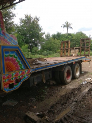 ขายเทรนเลอร์. บรรทุกรถเกี่ยวข้าว. รถตีดิน