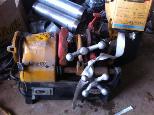 เครื่องต๊าปเกลียว สูงสุด2"