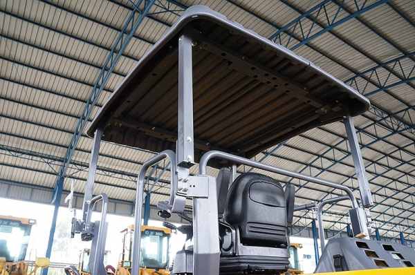 ขายรถบดอัดสั่นสะเทือน 2 ล้อเหล็ก ขนาด 8 ตันใหม่ ยี่ห้อ Dynapac รุ่น CC2200