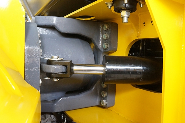 ขายรถบดอัดสั่นสะเทือน 2 ล้อเหล็ก ขนาด 8 ตันใหม่ ยี่ห้อ Dynapac รุ่น CC2200