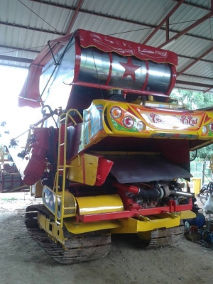 ขายรถเกี่ยวข้าวเกษตรพัฒนา ปลดหนี้ปี53ปลายปี หน้าเกี่ยว 3.30เมตร ช่วงล่าง10 เครื่องอีซูซุ6hh1 เทอร์โบ 230 ช่วงล่างเต็มเครื่องดี พร้อมลงงาน