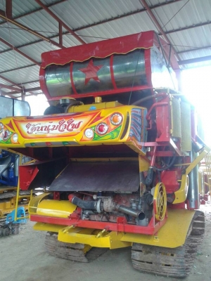 ขายรถเกี่ยวข้าวเกษตรพัฒนา ปลดหนี้ปี53ปลายปี หน้าเกี่ยว 3.30เมตร ช่วงล่าง10 เครื่องอีซูซุ6hh1 เทอร์โบ 230 ช่วงล่างเต็มเครื่องดี พร้อมลงงาน