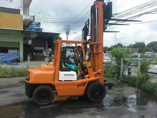 TOYOTA3FD35ขนาด3.5ตันเสาสูง3เมตร เกียร์ธรรมดา เครื่องยนต์ดีเซล2H งาหมุนได้ รถญี่ปุ่นแท้ ราคาต่อรองได้0816161541