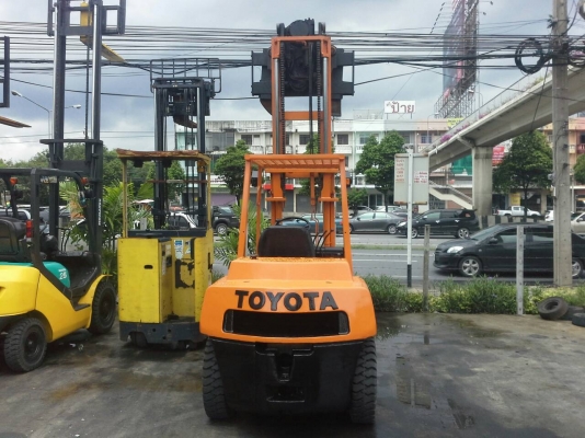 TOYOTA3FD35ขนาด3.5ตันเสาสูง3เมตร เกียร์ธรรมดา เครื่องยนต์ดีเซล2H งาหมุนได้ รถญี่ปุ่นแท้ ราคาต่อรองได้0816161541