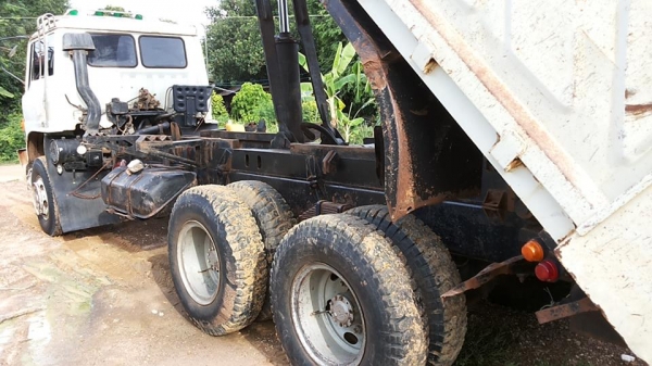 **790,000 บ.ต่อรอง/// 10ล้อ2เพลาดั้ม HINO SUMO FM227-220แรง ดั้มสามมิตรลอนเฉียง **ขาย HINO SUMO FM227 10ล้อ2เพลาดั้มเหล็ก ตัวแรง สภาพดี บอดี้เดิมบาง พร้อมใช้งาน HINO (SUMO) FM227LD EM100-Turbo 250HP เกียร์อีตั้น เครื่องเดิมครอบโบ แรง แน่นดี ครับ เกียร์อีต