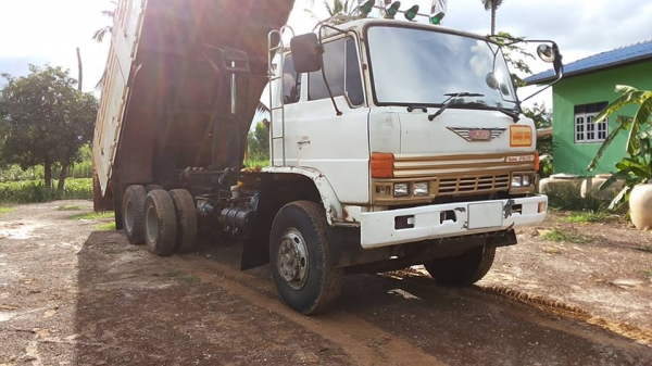 **790,000 บ.ต่อรอง/// 10ล้อ2เพลาดั้ม HINO SUMO FM227-220แรง ดั้มสามมิตรลอนเฉียง **ขาย HINO SUMO FM227 10ล้อ2เพลาดั้มเหล็ก ตัวแรง สภาพดี บอดี้เดิมบาง พร้อมใช้งาน HINO (SUMO) FM227LD EM100-Turbo 250HP เกียร์อีตั้น เครื่องเดิมครอบโบ แรง แน่นดี ครับ เกียร์อีต
