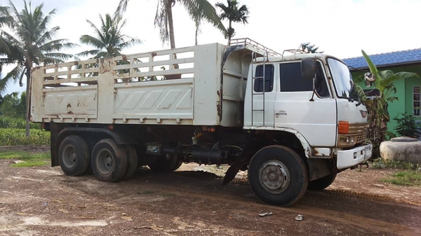 **790,000 บ.ต่อรอง/// 10ล้อ2เพลาดั้ม HINO SUMO FM227-220แรง ดั้มสามมิตรลอนเฉียง **ขาย HINO SUMO FM227 10ล้อ2เพลาดั้มเหล็ก ตัวแรง สภาพดี บอดี้เดิมบาง พร้อมใช้งาน HINO (SUMO) FM227LD EM100-Turbo 250HP เกียร์อีตั้น เครื่องเดิมครอบโบ แรง แน่นดี ครับ เกียร์อีต