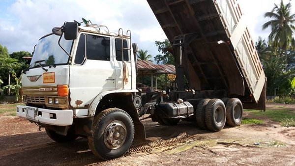 **790,000 บ.ต่อรอง/// 10ล้อ2เพลาดั้ม HINO SUMO FM227-220แรง ดั้มสามมิตรลอนเฉียง **ขาย HINO SUMO FM227 10ล้อ2เพลาดั้มเหล็ก ตัวแรง สภาพดี บอดี้เดิมบาง พร้อมใช้งาน HINO (SUMO) FM227LD EM100-Turbo 250HP เกียร์อีตั้น เครื่องเดิมครอบโบ แรง แน่นดี ครับ เกียร์อีต