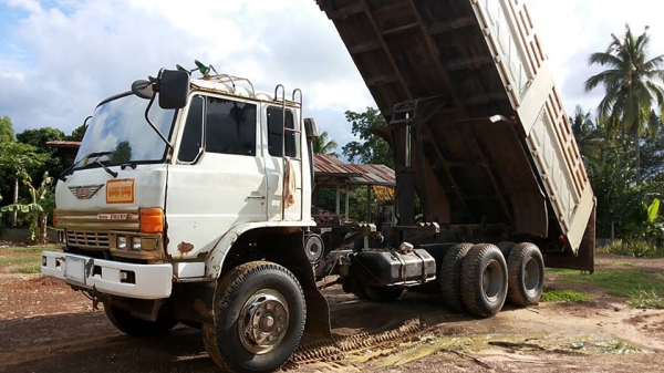 **790,000 บ.ต่อรอง/// 10ล้อ2เพลาดั้ม HINO SUMO FM227-220แรง ดั้มสามมิตรลอนเฉียง **ขาย HINO SUMO FM227 10ล้อ2เพลาดั้มเหล็ก ตัวแรง สภาพดี บอดี้เดิมบาง พร้อมใช้งาน HINO (SUMO) FM227LD EM100-Turbo 250HP เกียร์อีตั้น เครื่องเดิมครอบโบ แรง แน่นดี ครับ เกียร์อีต