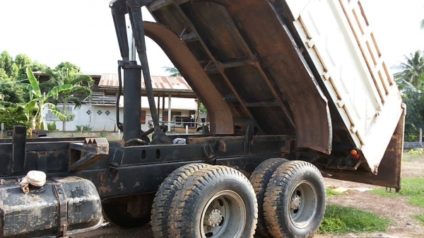 **790,000 บ.ต่อรอง/// 10ล้อ2เพลาดั้ม HINO SUMO FM227-220แรง ดั้มสามมิตรลอนเฉียง **ขาย HINO SUMO FM227 10ล้อ2เพลาดั้มเหล็ก ตัวแรง สภาพดี บอดี้เดิมบาง พร้อมใช้งาน HINO (SUMO) FM227LD EM100-Turbo 250HP เกียร์อีตั้น เครื่องเดิมครอบโบ แรง แน่นดี ครับ เกียร์อีต