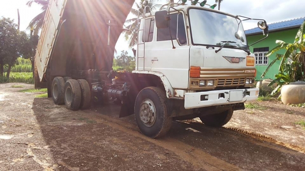 **790,000 บ.ต่อรอง/// 10ล้อ2เพลาดั้ม HINO SUMO FM227-220แรง ดั้มสามมิตรลอนเฉียง **ขาย HINO SUMO FM227 10ล้อ2เพลาดั้มเหล็ก ตัวแรง สภาพดี บอดี้เดิมบาง พร้อมใช้งาน HINO (SUMO) FM227LD EM100-Turbo 250HP เกียร์อีตั้น เครื่องเดิมครอบโบ แรง แน่นดี ครับ เกียร์อีต