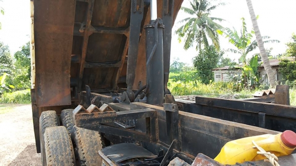 **790,000 บ.ต่อรอง/// 10ล้อ2เพลาดั้ม HINO SUMO FM227-220แรง ดั้มสามมิตรลอนเฉียง **ขาย HINO SUMO FM227 10ล้อ2เพลาดั้มเหล็ก ตัวแรง สภาพดี บอดี้เดิมบาง พร้อมใช้งาน HINO (SUMO) FM227LD EM100-Turbo 250HP เกียร์อีตั้น เครื่องเดิมครอบโบ แรง แน่นดี ครับ เกียร์อีต