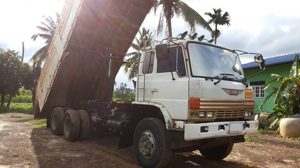 **790,000 บ.ต่อรอง/// 10ล้อ2เพลาดั้ม HINO SUMO FM227-220แรง ดั้มสามมิตรลอนเฉียง **ขาย HINO SUMO FM227 10ล้อ2เพลาดั้มเหล็ก ตัวแรง สภาพดี บอดี้เดิมบาง พร้อมใช้งาน HINO (SUMO) FM227LD EM100-Turbo 250HP เกียร์อีตั้น เครื่องเดิมครอบโบ แรง แน่นดี ครับ เกียร์อีต