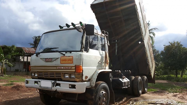 **790,000 บ.ต่อรอง/// 10ล้อ2เพลาดั้ม HINO SUMO FM227-220แรง ดั้มสามมิตรลอนเฉียง **ขาย HINO SUMO FM227 10ล้อ2เพลาดั้มเหล็ก ตัวแรง สภาพดี บอดี้เดิมบาง พร้อมใช้งาน HINO (SUMO) FM227LD EM100-Turbo 250HP เกียร์อีตั้น เครื่องเดิมครอบโบ แรง แน่นดี ครับ เกียร์อีต