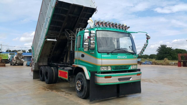 ขายด่วนสิบล้อดั้มพืชไร่เนียมซุ่นชัย 270 ยูโรทู ปี47 มีระบบลากจูง