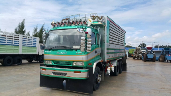 ขายด่วนสิบล้อดั้มพืชไร่เนียมซุ่นชัย 270 ยูโรทู ปี47 มีระบบลากจูง